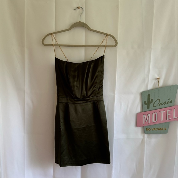 Retrofete Easton Dress in Army Green Size Large Mini Chain Straps Sleeveless NWT - Picture 8 of 10